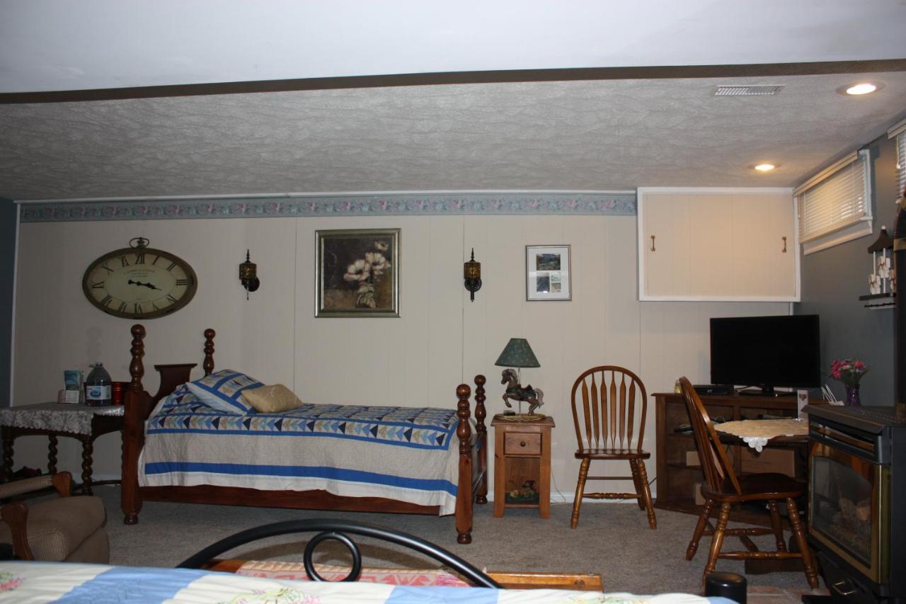 Carrousel Bed & Breakfast Cayuga Zimmer foto