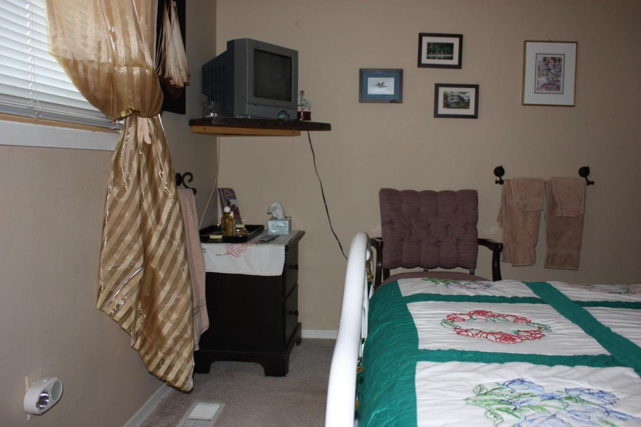 Carrousel Bed & Breakfast Cayuga Zimmer foto