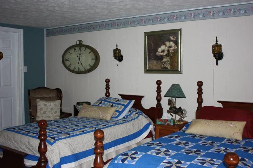 Carrousel Bed & Breakfast Cayuga Exterior foto